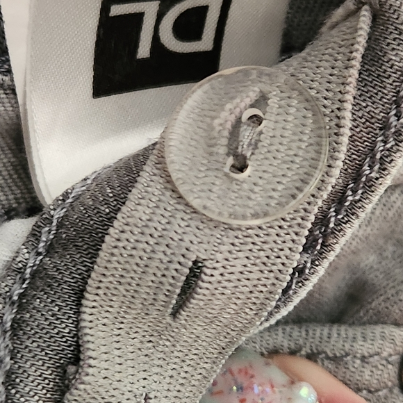 Dl1961 Chloe Skinny Frayed Hem Jeans Size 2 Color Grey or Howl - Picture 7 of 16